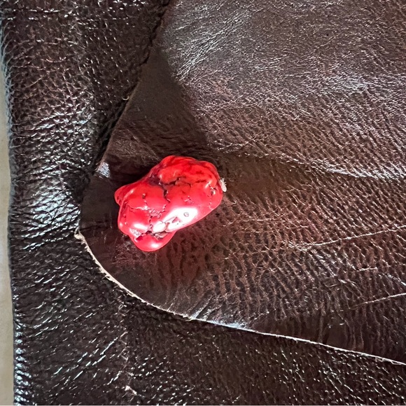 Hand crafted, cow hide/leather tote bag, adorned with large red turquoise stones - Picture 5 of 8